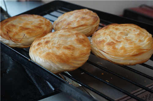 为什么老潼关肉夹馍手工饼比机器速冻饼好吃